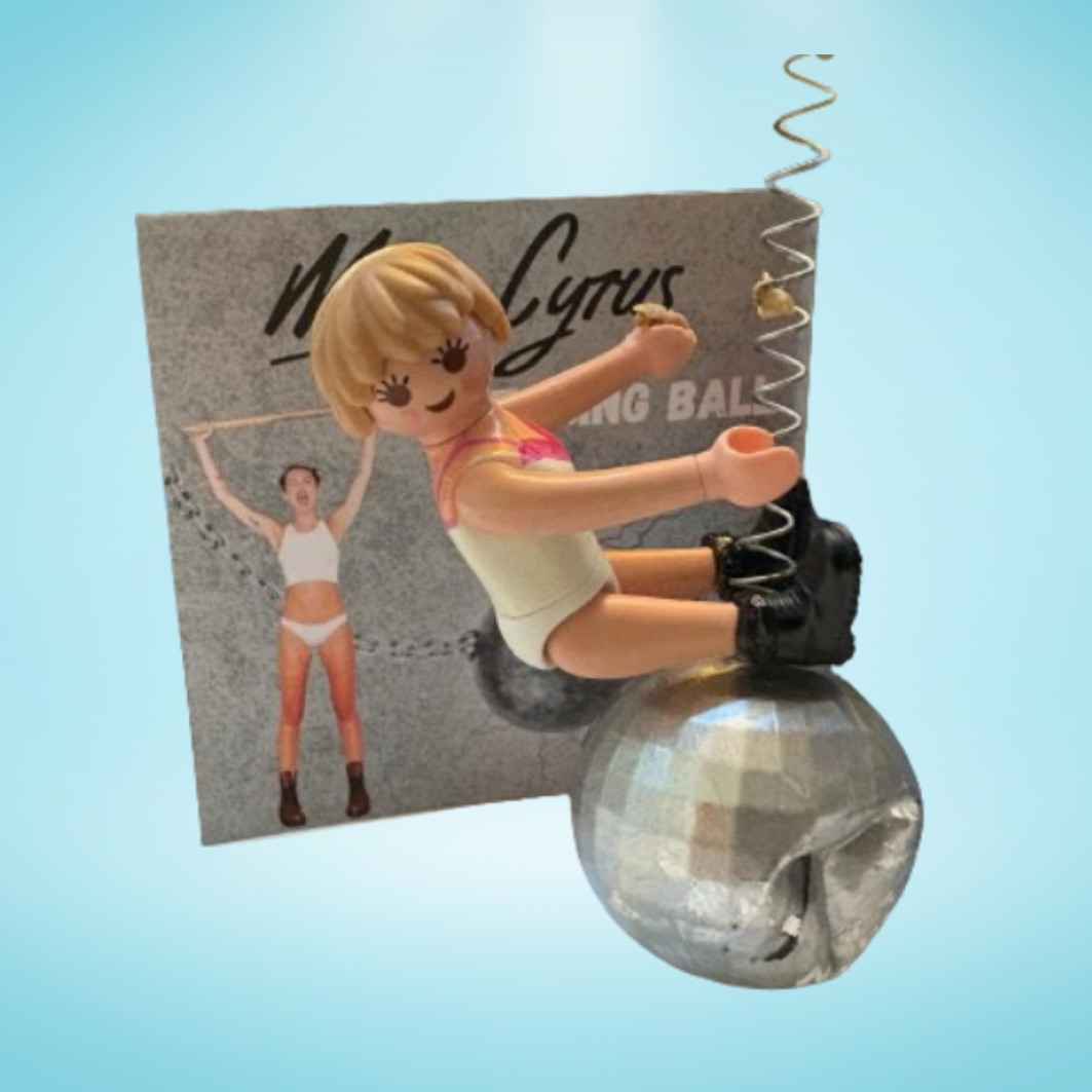 Miley Cyrus "Wrecking Ball"