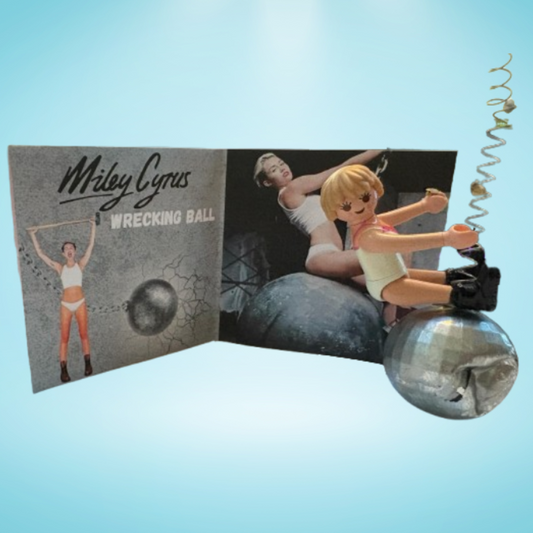 Miley Cyrus "Wrecking Ball"